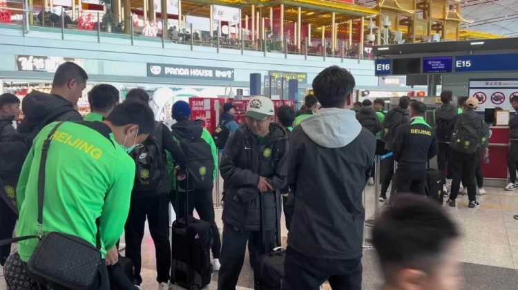  博主：昨天遭遇停飛休息一晚，國安隊首都機場今日再出發(fā)