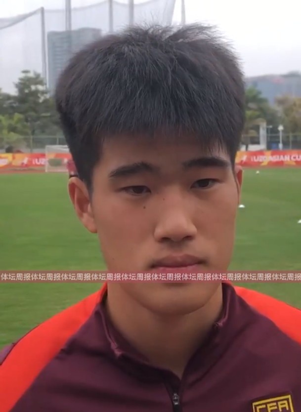  U20國(guó)足球員彭嘯：首戰(zhàn)獲勝樹(shù)立很大信心，下半場(chǎng)沒(méi)發(fā)揮出水平
