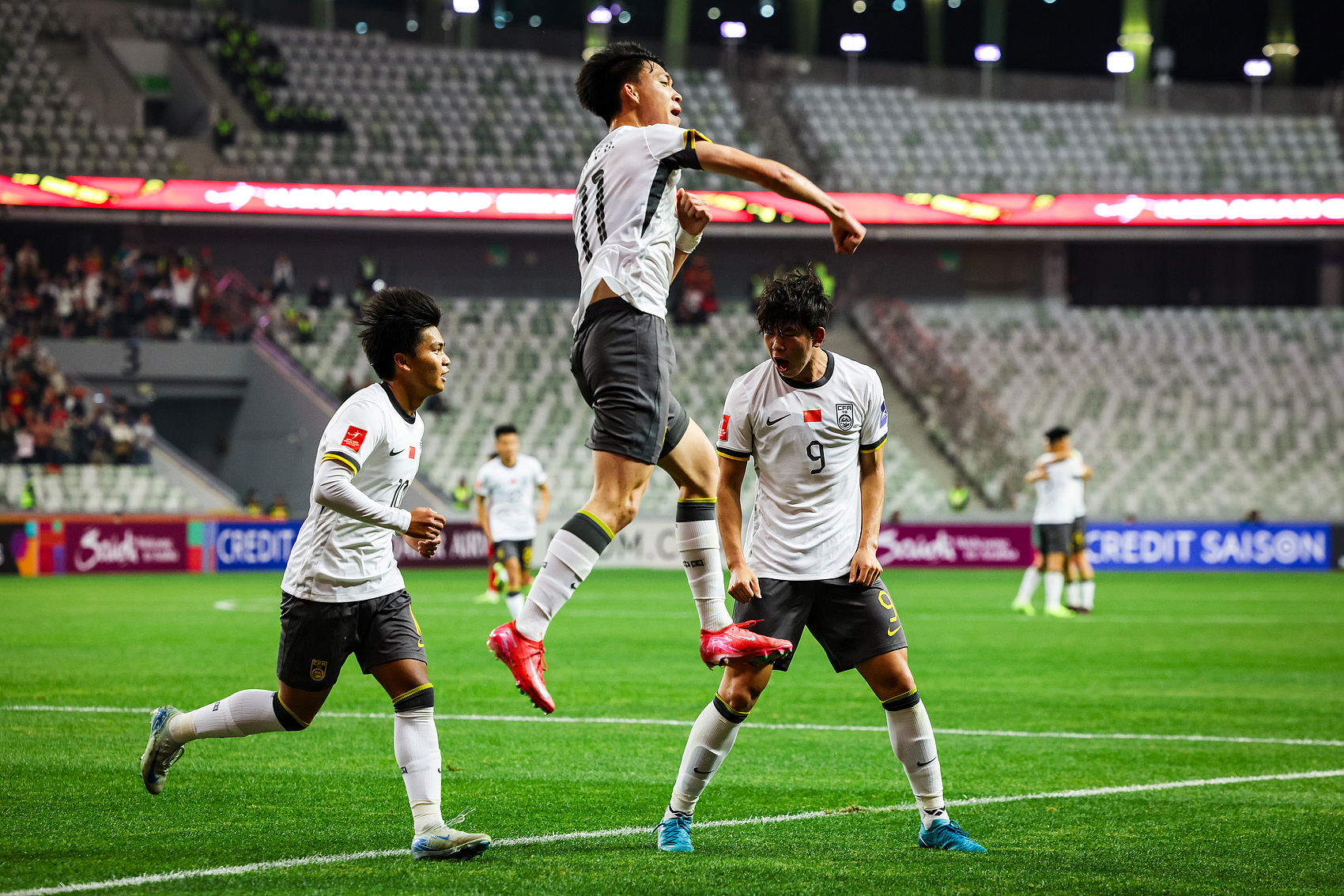  全面壓制！國青半場控球率高達(dá)7成，射門比9-3，造對方3張黃牌