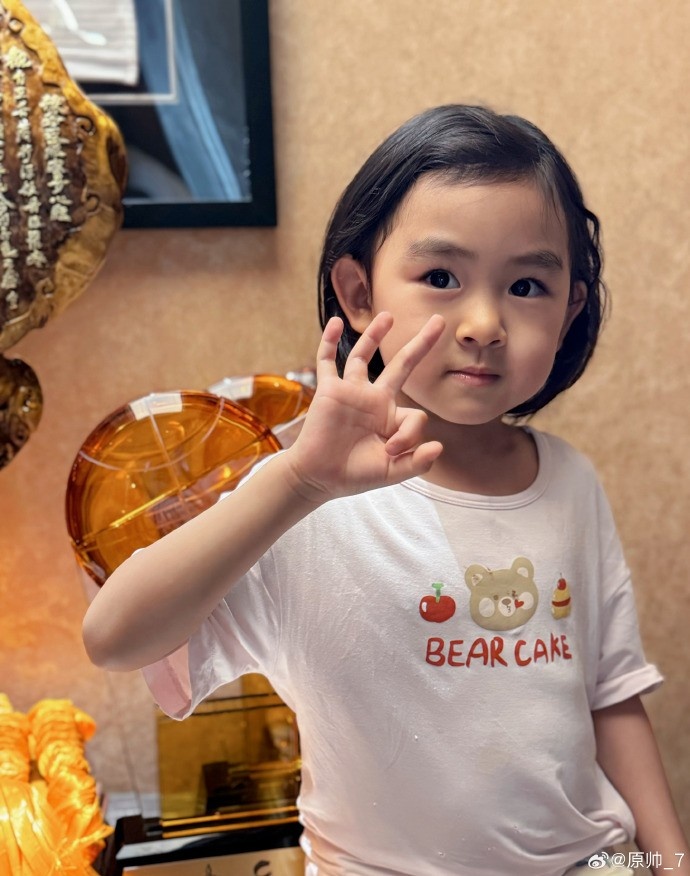  三分大賽三冠王！原帥曬三冠獎(jiǎng)杯：完成了女兒給安排的任務(wù)！