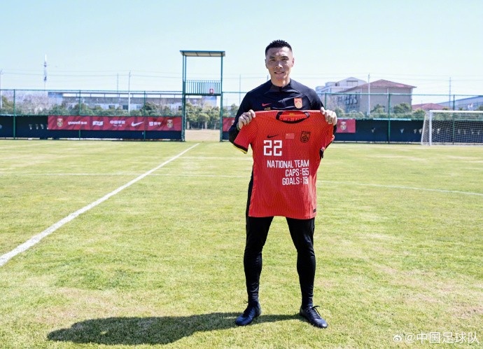  向退役的前國(guó)家隊(duì)球員于大寶表達(dá)感謝、送上祝福