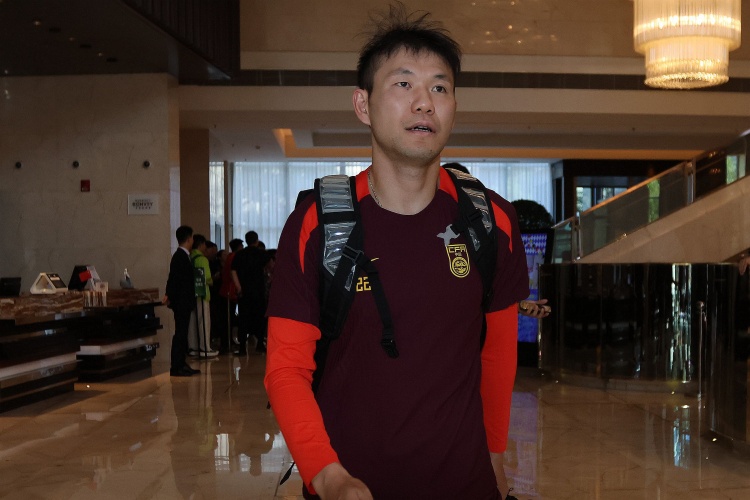  李源一3次助攻位居助攻榜榜首，李璇：再看伊萬發(fā)言覺得有種錯(cuò)亂