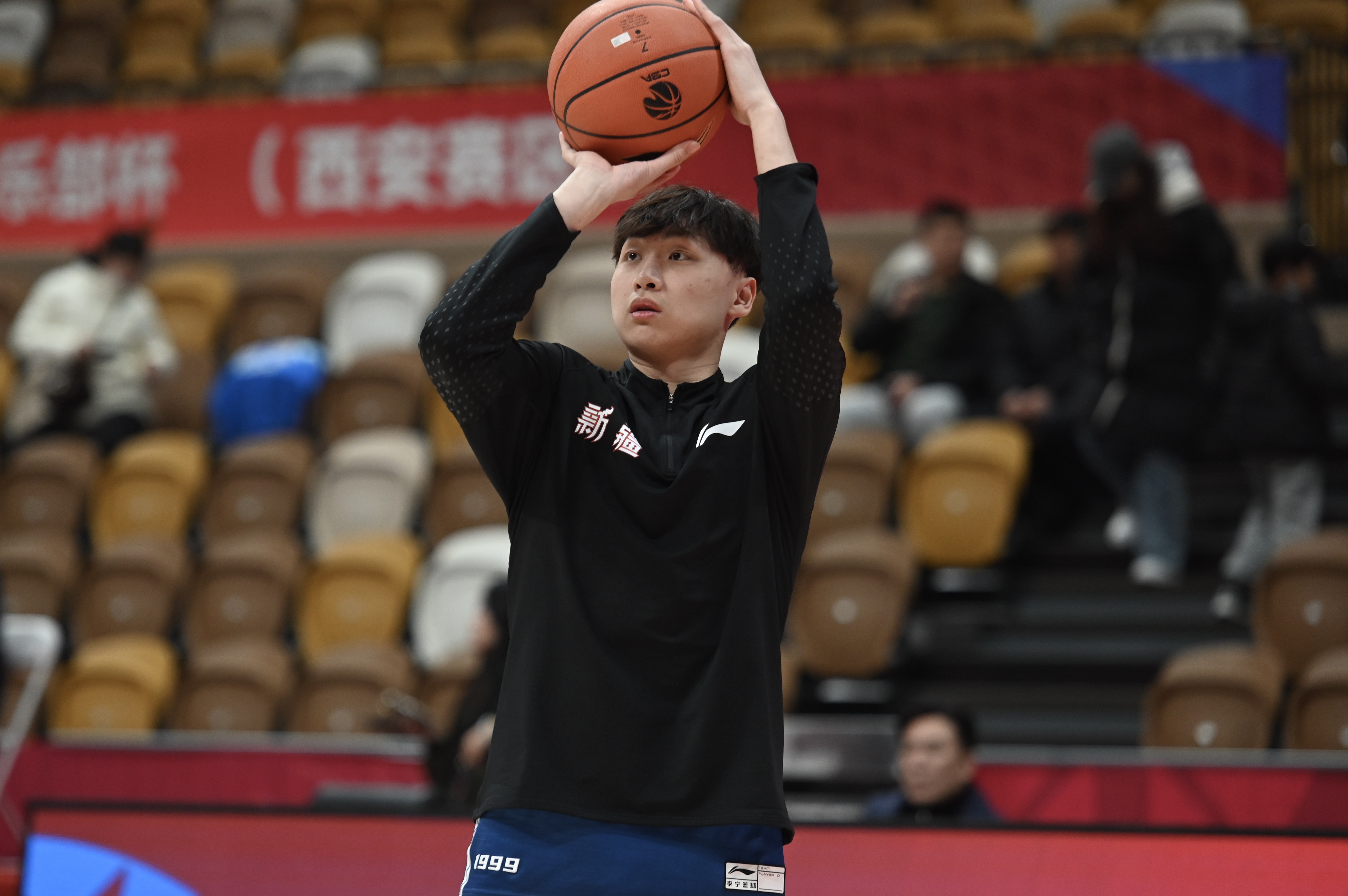  高效替補(bǔ)！齊麟7投4中&三分4中2 得到11分2板1帽